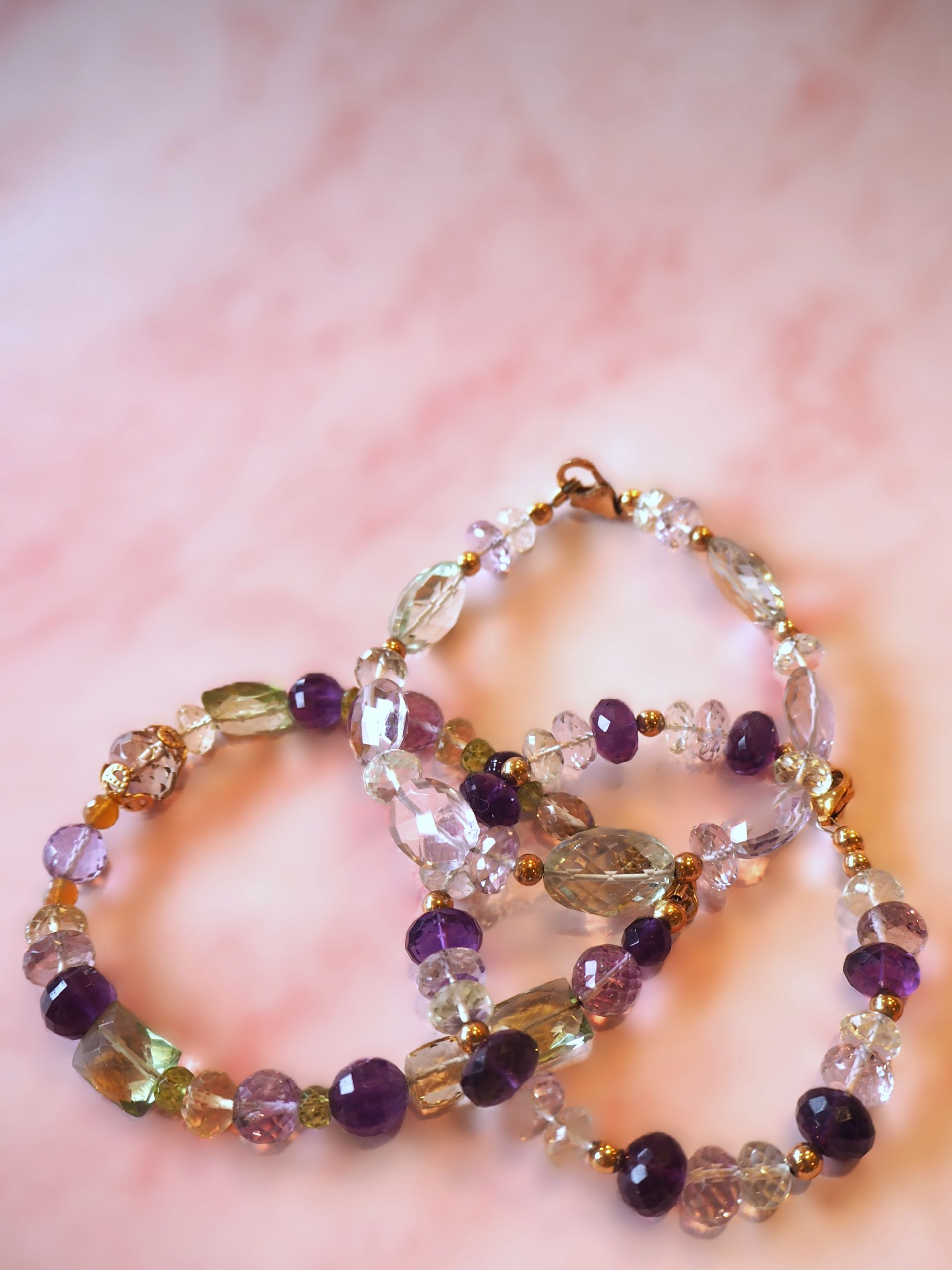 TEST Armband van diverse edelstenen en goldfilled elementen (kopie) - Afbeelding 3