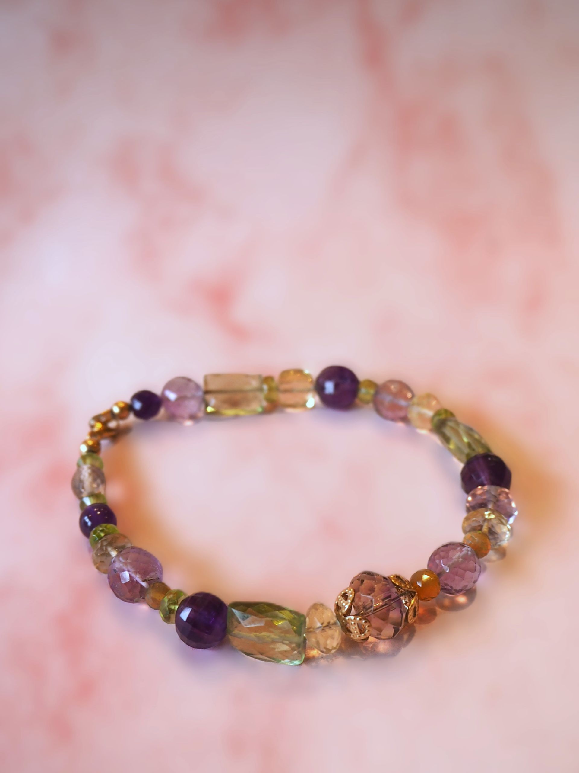 TEST Armband van diverse edelstenen en goldfilled elementen (kopie) - Afbeelding 2